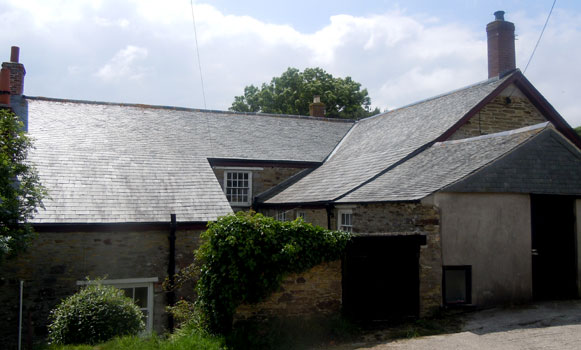 New Trevillet Scantle slate over lower sized slate.  Lime Torched Scantle slate outhouse